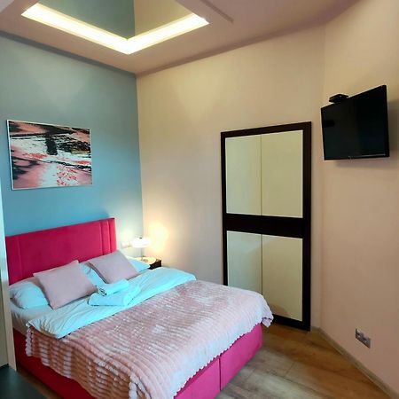 Mirror Pink Studio Apartment Krakow Dış mekan fotoğraf