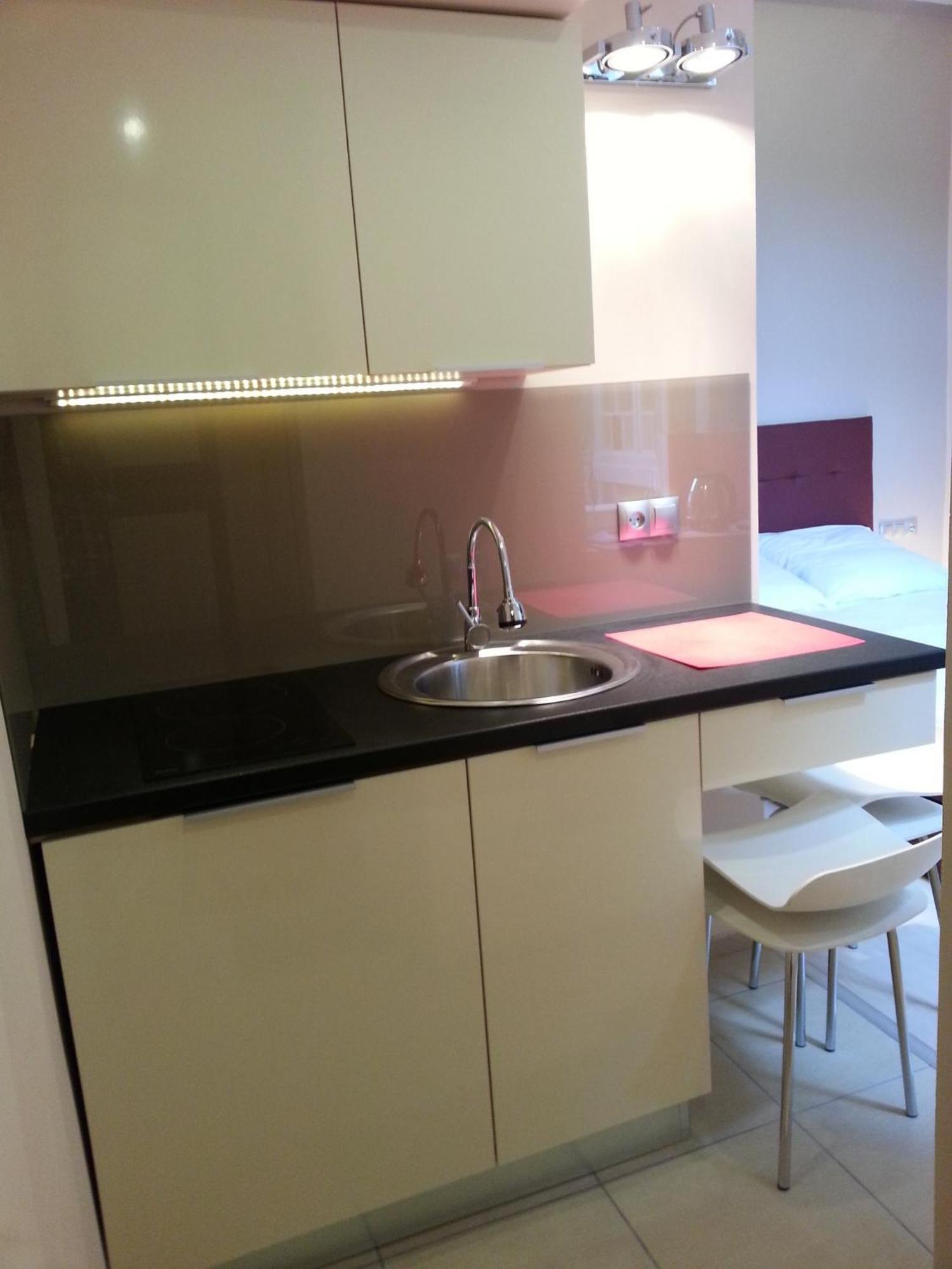 Mirror Pink Studio Apartment Krakow Oda fotoğraf